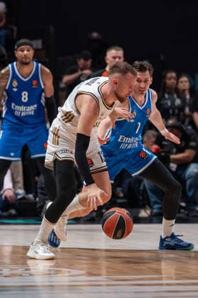 Dubai Basketball v Real Madrid - EuroLeague DUBAI, UNITED ARAB EMIRATES - FEBRUARY 5: David Kramer of Real Madrid in action against Dzanan Musa of Dubai Basketball during the EuroLeague 2025–26 regular season game at Coca-Cola Arena in Dubai, United Arab Emirates on February 5, 2026. Waleed Zein Anadolu Dubai United Arab Emirates. Editorial use only. Please get in touch for any other usage.  Copyright: x2026xAnadoluxWaleedxZeinx