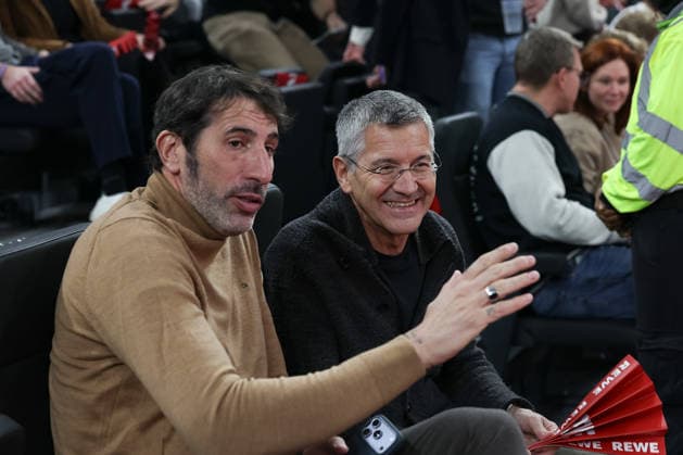 Alex Mumbru Head Coach German National Basketball Team with Herbert Hainer FC Bayern Muenchen, President , GER, FC Bayern Basketball vs AS Monaco, Basketball, Euroleague, Matchday 27, Season 2025 2026, 05 02 2026, GER, FC Bayern Basketball vs AS Monaco, Basketball, Euroleague, Matchday 27, Season 2025 2026, 05 02 2026 Muenchen Copyright: xEibner-Pressefoto JennixMaulx EP_JML