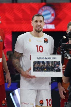 European Champion Daniel Theis AS Monaco, 10 will be honored before the match, GER, FC Bayern Basketball vs AS Monaco, Basketball, Euroleague, Matchday 27, Season 2025 2026, 05 02 2026, GER, FC Bayern Basketball vs AS Monaco, Basketball, Euroleague, Matchday 27, Season 2025 2026, 05 02 2026 Munich Copyright: xEibner-Pressefoto JennixMaulx EP_JML