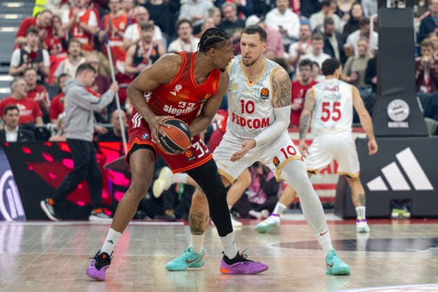 David McCormack 33 FC Bayern Basketball in duel with Daniel Theis 10 AS Monaco Basket , FC Bayern Basketball vs AS Monaco Basket, EuroLeague 27 Matchday, 05 02 2026 Munich Bavaria Germany Copyright: xkolbert-press UlrichxGamelx