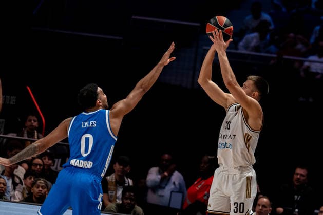 Dubai Basketball v Real Madrid - EuroLeague: DUBAI, UNITED ARAB EMIRATES – FEBRUARY 5: Real Madrid s Trey Lyles competes for the ball with Filip Petrusev of Dubai Basketball during the EuroLeague 2025–26 regular season game at Coca-Cola Arena in Dubai, United Arab Emirates on February 5, 2026. Waleed Zein Anadolu Dubai United Arab Emirates. Editorial use only. Please get in touch for any other usage.  Copyright: x2026xAnadoluxWaleedxZeinx