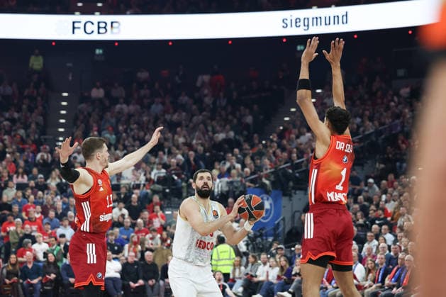 Nikola Mirotic AS Monaco, 33 with Oscar da Silva FC Bayern Basketball, 01 and Andreas Obst FC Bayern Basketball, 13 , GER, FC Bayern Basketball vs AS Monaco, Basketball, Euroleague, Matchday 27, Season 2025 2026, 05 02 2026, GER, FC Bayern Basketball vs AS Monaco, Basketball, Euroleague, Matchday 27, Season 2025 2026, 05 02 2026 Munich Copyright: xEibner-Pressefoto JennixMaulx EP_JML
