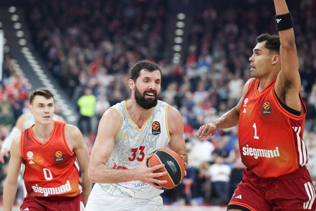 Nikola Mirotic AS Monaco, 33 with Oscar da Silva FC Bayern Basketball, 01 and Nenad Dimitrijevic FC Bayern Basketball, 00 , GER, FC Bayern Basketball vs AS Monaco, Basketball, Euroleague, Matchday 27, Season 2025 2026, 05 02 2026, GER, FC Bayern Basketball vs AS Monaco, Basketball, Euroleague, Matchday 27, Season 2025 2026, 05 02 2026 Munich Copyright: xEibner-Pressefoto JennixMaulx EP_JML