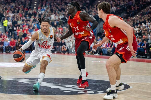 Matthew Strazel 32 AS Monaco Basket in duel with Wenyen Gabriel 32 FC Bayern Basketball , Justin Jessup 10 FC Bayern Basketball , FC Bayern Basketball vs AS Monaco Basket, EuroLeague 27 Matchday, 05 02 2026 Munich Bavaria Germany Copyright: xkolbert-press UlrichxGamelx