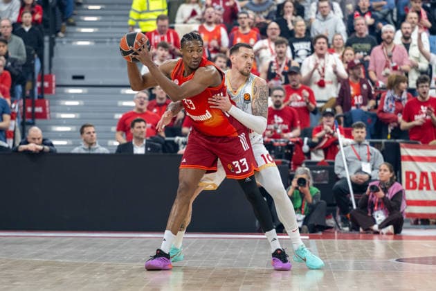 David McCormack 33 FC Bayern Basketball in duel with Daniel Theis 10 AS Monaco Basket , FC Bayern Basketball vs AS Monaco Basket, EuroLeague 27 Matchday, 05 02 2026 Munich Bavaria Germany Copyright: xkolbert-press UlrichxGamelx