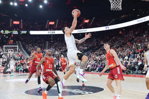 Mike James AS Monaco, 55 with ball with Isiaha Mike FC Bayern Basketball, 22 and Nenad Dimitrijevic FC Bayern Basketball, 00 , GER, FC Bayern Basketball vs AS Monaco, Basketball, Euroleague, Matchday 27, Season 2025 2026, 05 02 2026, GER, FC Bayern Basketball vs AS Monaco, Basketball, Euroleague, Matchday 27, Season 2025 2026, 05 02 2026 Munich Copyright: xEibner-Pressefoto JennixMaulx EP_JML