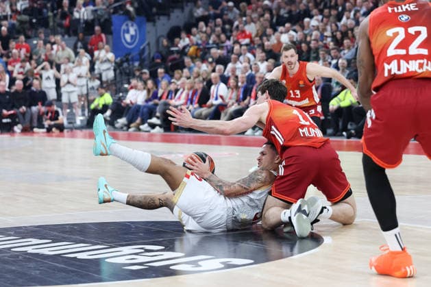 Matthew Strazel AS Monaco, 32 on the floor with Justinian Jessup FC Bayern Basketball, 10 , GER, FC Bayern Basketball vs AS Monaco, Basketball, Euroleague, Matchday 27, Season 2025 2026, 05 02 2026, GER, FC Bayern Basketball vs AS Monaco, Basketball, Euroleague, Matchday 27, Season 2025 2026, 05 02 2026 Munich Copyright: xEibner-Pressefoto JennixMaulx EP_JML