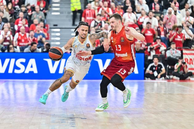EuroLeague Baketball FC Bayern München Basketball AS Monaco Basket, 05 02 2026 MUNICH, GERMANY 05 FEBRUARY in the duel Matthew STRAZEL AS Monaco Basket 32 and Andreas OBST FC Bayern Basketball 13 during the match between FC Bayern Basketball and AS Monaco Basket on matchday 27 of the EuroLeague at SAP GARDEN Copyright: xBEAUTIFULxSPORTS Goldbergx