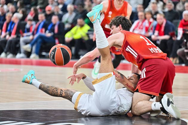 EuroLeague Baketball FC Bayern München Basketball AS Monaco Basket, 05 02 2026 MUNICH, GERMANY 05 FEBRUARY in the duel Justianian JESSUP FC Bayern Basketball 10 and Matthew STRAZEL AS Monaco Basket 32 during the match between FC Bayern Basketball and AS Monaco Basket on matchday 27 of the EuroLeague at SAP GARDEN Copyright: xBEAUTIFULxSPORTS Goldbergx