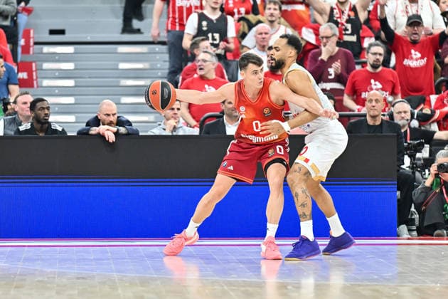 EuroLeague Baketball FC Bayern München Basketball AS Monaco Basket, 05 02 2026 MUNICH, GERMANY 05 FEBRUARY in the duel Neno DIMITRIJVIC FC Bayern Basketball 0 and Elie OKOBO AS Monaco Basket 0 during the match between FC Bayern Basketball and AS Monaco Basket on matchday 27 of the EuroLeague at SAP GARDEN Copyright: xBEAUTIFULxSPORTS Goldbergx