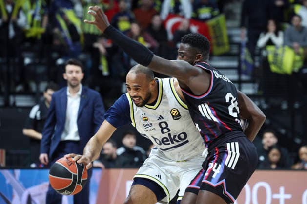 BASKET BALL : Paris Basket Vs Fenerbahce - Euroligue - 05 02 2026 Talen Horton-Tucker (Fenerbahce) Vs Yakuba Ouattara (Paris) ParisFrance  Copyright: xMichaelxBaucherx