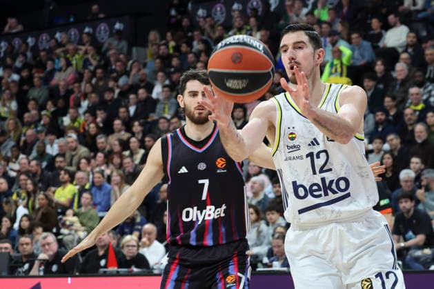 BASKET BALL : Paris Basket Vs Fenerbahce - Euroligue - 05 02 2026 Nando de Colo (Fenerbahce) Vs Sebastian Herrera (Paris) ParisFrance  Copyright: xMichaelxBaucherx