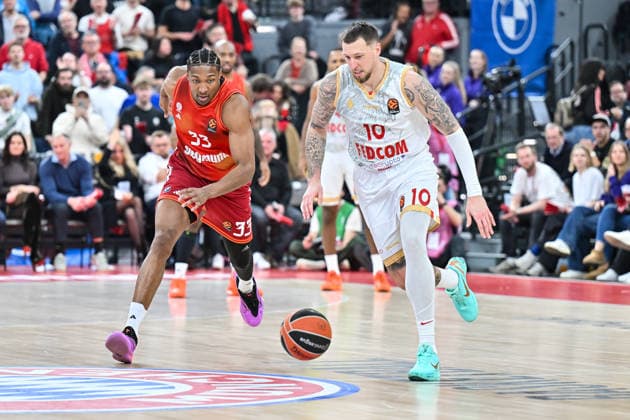 EuroLeague Baketball FC Bayern München Basketball AS Monaco Basket, 05 02 2026 MUNICH, GERMANY 05 FEBRUARY in the duel David McCORMACK FC Bayern Basketball 33 and Daniel THEIS AS Monaco Basket 10 during the match between FC Bayern Basketball and AS Monaco Basket on matchday 27 of the EuroLeague at SAP GARDEN Copyright: xBEAUTIFULxSPORTS Goldbergx