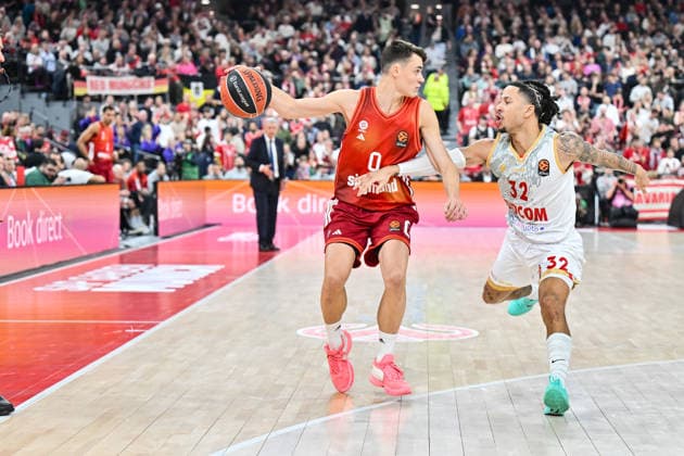 EuroLeague Baketball FC Bayern München Basketball AS Monaco Basket, 05 02 2026 MUNICH, GERMANY 05 FEBRUARY in the duel Neno DIMITRIJVIC FC Bayern Basketball 0 and Matthew STRAZEL AS Monaco Basket 32 during the match between FC Bayern Basketball and AS Monaco Basket on matchday 27 of the EuroLeague at SAP GARDEN Copyright: xBEAUTIFULxSPORTS Goldbergx