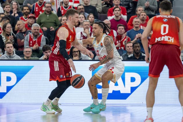 Andreas Obst 13 FC Bayern Basketball in duel with Matthew Strazel 32 AS Monaco Basket , FC Bayern Basketball vs AS Monaco Basket, EuroLeague 27 Matchday, 05 02 2026 Munich Bavaria Germany Copyright: xkolbert-press UlrichxGamelx