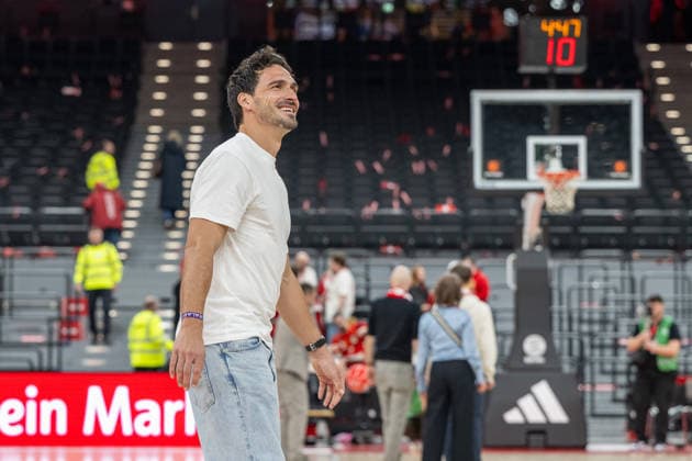 Matz Hummels practicing basketball, FC Bayern Basketball vs AS Monaco Basket, EuroLeague 27 Matchday, 05 02 2026 Munich Bavaria Germany Copyright: xkolbert-press UlrichxGamelx