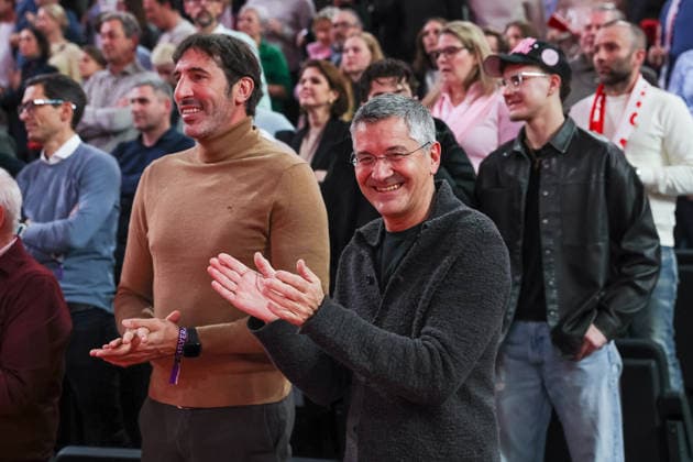 Herbert Hainer FC Bayern Muenchen, President applauds, with Alex Mumbru Head Coach German National Basketball Team , Joy about the victory, Emotions, GER, FC Bayern Basketball vs AS Monaco, Basketball, Euroleague, Matchday 27, Season 2025 2026, 05 02 2026, GER, FC Bayern Basketball vs AS Monaco, Basketball, Euroleague, Matchday 27, Season 2025 2026, 05 02 2026 Muenchen Copyright: xEibner-Pressefoto JennixMaulx EP_JML