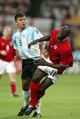 Argentina V England, FIFA World Cup, WM, Weltmeisterschaft, Fussball Finals 2002 Group F Walter Samuel of Argentina and Emile Heskey of England challenge during the FIFA World Cup Finals 2002 Group F match between Argentina and England at Sapporo Dome on June 7, 2002 in Sapporo, Japan. Sapporo Sapporo Dome Japan Japan Copyright: xAllstarxPicturexLibraryxLtdx
