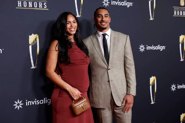 RECORD DATE NOT STATED Ronika Stone and Jordan Love arrive on the red carpet at the 2026 NFL, American Football Herren, USA Honors presented by Invisalign in the days leading up to Super Bowl LX in San Francisco on Thursday, February 5, 2026. The New England Patriots will play the Seattle Seahawks in Super Bowl LX at Levi s Stadium in Santa Clara on Sunday, February 8, 2026.  SBP20260205338 JOHNxANGELILLO