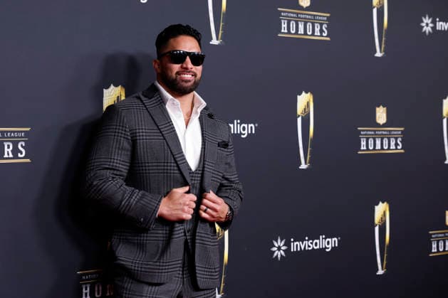 RECORD DATE NOT STATED Manti Te o arrives on the red carpet at the 2026 NFL, American Football Herren, USA Honors presented by Invisalign in the days leading up to Super Bowl LX in San Francisco on Thursday, February 5, 2026. The New England Patriots will play the Seattle Seahawks in Super Bowl LX at Levi s Stadium in Santa Clara on Sunday, February 8, 2026.  SBP20260205353 JOHNxANGELILLO