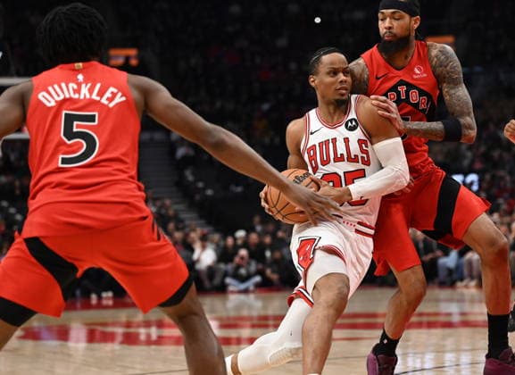February 5, 2026, Toronto, On, Canada: Chicago Bulls Isaac Okoro (35) drives between Toronto Raptors Immanuel Quickley (5) and Brandon Ingram (3) during first half NBA, Basketball Herren, USA basketball game action in Toronto on Thursday, Feb. 5, 2026. Isaac Okoro, Immanuel Quickley,  - ZUMAc35_ 20260205_zaf_c35_152 Copyright: xJonxBlackerx