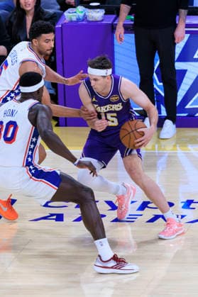February 5, 2026, Los Angeles, California, USA: Quentin Grimes 5 and Adem Bona 30 of the Philadelphia 76ers defend against Austin Reaves 15 of the Los Angeles Lakers during their regular season NBA, Basketball Herren, USA game on Thursday February 5, 2026 at Crypto.com Arena in Los Angeles, California. ARIANA RUIZ PI Los Angeles USA - ZUMAp124 20260205_zaa_p124_013 Copyright: xArianaxRuizx