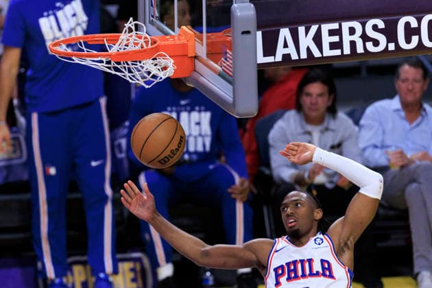 February 5, 2026, Los Angeles, California, USA: Tyrese Maxey 0 of the Philadelphia 76ers dunks the ball during their regular season NBA, Basketball Herren, USA game against the Los Angeles Lakers on Thursday February 5, 2026 at Crypto.com Arena in Los Angeles, California. ARIANA RUIZ PI Los Angeles USA - ZUMAp124 20260205_zaa_p124_014 Copyright: xArianaxRuizx