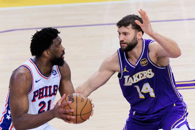 February 5, 2026, Los Angeles, California, USA: Joel Embiid 21 of the Philadelphia 76ers prepares a two point shot as Maxi Kleber 14 of the Los Angeles Lakers defends the basket during their regular season NBA, Basketball Herren, USA game on Thursday February 5, 2026 at Crypto.com Arena in Los Angeles, California. ARIANA RUIZ PI Los Angeles USA - ZUMAp124 20260205_zaa_p124_015 Copyright: xArianaxRuizx