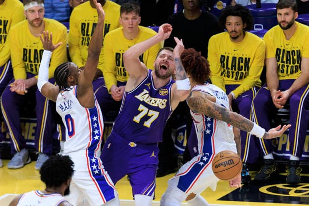 February 5, 2026, Los Angeles, California, USA: Tyrese Maxey 0 of the Philadelphia 76ers is charged with a foul against Luka Doncic 77 of the Los Angeles Lakers during their regular season NBA, Basketball Herren, USA game on Thursday February 5, 2026 at Crypto.com Arena in Los Angeles, California. ARIANA RUIZ PI Los Angeles USA - ZUMAp124 20260205_zaa_p124_016 Copyright: xArianaxRuizx