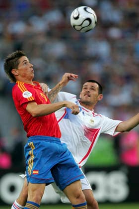 Spain V France, FIFA World Cup, WM, Weltmeisterschaft, Fussball Finals 2006 Round Of 16 Fernando Torres of Spain and Willy Sagnol of France challenge during the FIFA World Cup Finals 2006 Round Of 16 match between Spain and France at Niedersachsenstadion on June 27, 2006 in Hanover, Germany. Hanover Niedersachsenstadion Germany Germany Copyright: xAllstarxPicturexLibraryxLtdx