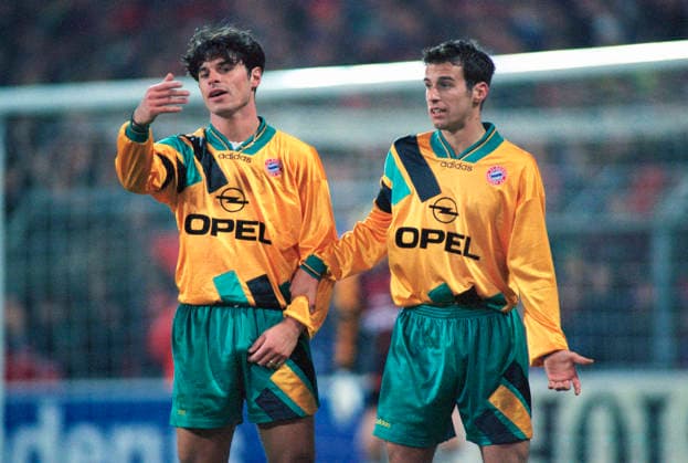 Fussball, Bundesliga, Deutschland, Herren, Saison 1995 1996, Grotenburg-Stadion Krefeld, KFC Uerdingen - FC Bayern München 1:6; Ciriaco Sforza (FCB), Mehmet Scholl (FCB). Aktion *** Football, Bundesliga, Germany, Men, Season 1995 1996, Grotenburg Stadion Krefeld, KFC Uerdingen FC Bayern München 1 6 Ciriaco Sforza FCB , Mehmet Scholl FCB Action