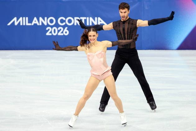 ITALY, MILAN - FEBRUARY 6, 2026: Laurence Fournier (L) and Guillaume Cizeron of France perform their rhythm dance during the team Figure skating, Eiskunstlauf event at Milano Ice Skating Arena as part of the 2026 Winter Olympic Games, Olympische Spiele, Olympia, OS Mikhail Tereshchenko TASS  88274238