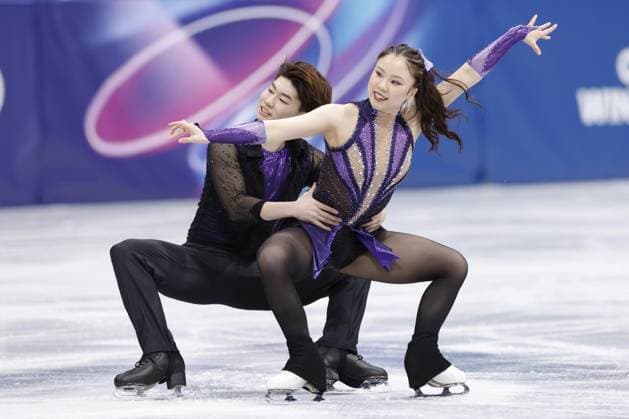 Milan Cortina Olympics: Figure skating, Eiskunstlauf Japanese ice dancers Utana Yoshida (R) and Masaya Morita perform their rhythm dance during the figure skating team event at the Milan Cortina Olympics at Milano Ice Skating Arena in Milan on Feb. 6, 2026.  A14AA0005248583P