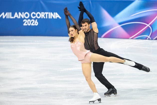 ITALY, MILAN - FEBRUARY 6, 2026: Ice dancers Laurence Fournier (L) and Guillaume Cizeron of France perform their rhythm dance during the team Figure skating, Eiskunstlauf event at Milano Ice Skating Arena as part of the 2026 Winter Olympic Games, Olympische Spiele, Olympia, OS Mikhail Tereshchenko TASS  88274661