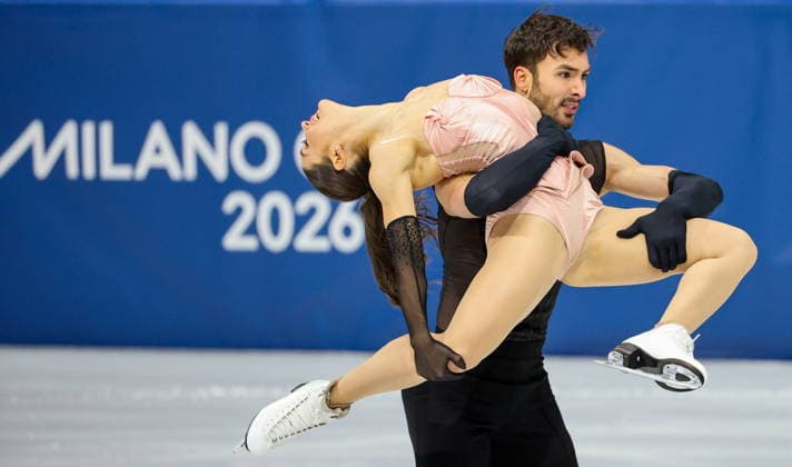 ITALY, MILAN - FEBRUARY 6, 2026: Ice dancers Laurence Fournier (front) and Guillaume Cizeron of France perform their rhythm dance during the team Figure skating, Eiskunstlauf event at Milano Ice Skating Arena as part of the 2026 Winter Olympic Games, Olympische Spiele, Olympia, OS Mikhail Tereshchenko TASS  88274664