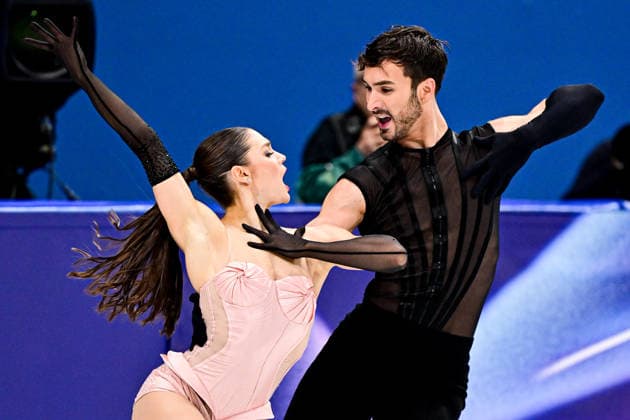 Laurance FOURNIER BEAUDRY & Guillaume CIZERON (FRA), during Team Event - Ice Dance Rhythm Dance, at the Olympic Winter games, Winterspiele,Spiele, Summer games Milano Cortina 2026, at Milano Ice Skating Arena, on February 6, 2026 in Milan, Italy. Noxthirdxpartyxsales  aflo_318669293