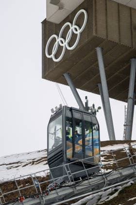 OLYMPICS - Winter Olympic Games, Olympische Spiele, Olympia, OS Milano Cortina 2026 VAL DI FIEMME,ITALY,06.FEB.26 - OLYMPICS, Ski jumping, Skispringen, Ski, nordisch - Winter Olympic Games Milano Cortina 2026, preview, normal hill, training, women. Image shows a feature of the lift and the olympic rings.  GEPAxpictures xOliverxLerch