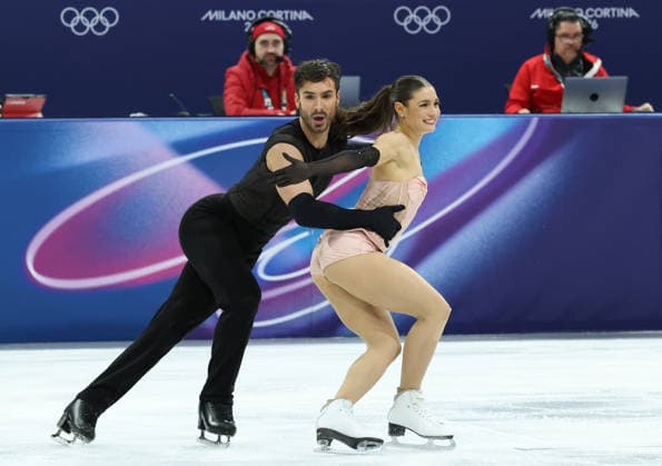 February 6, 2026, Milan, Lombardy, Italy: LAURENCE FOURNIER BEAUDRY and GUILLAUME CIZERON perform their Ice Dance Rhythm Dance during the Figure skating, Eiskunstlauf Team Event at the Milano Cortina 2026 Winter Olympic Games, Olympische Spiele, Olympia, OS Milan Italy - ZUMAc179 20260206_oly_c179_004 Copyright: xMickaelxChavetx