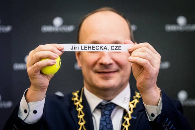 Draw for the Davis Cup qualifying match Czech Republic - Sweden, in Jihlava, Czech Republic, on February 6, 2026. Mayor of Jihlava Petr Ryska (ODS) with the drawn name tag of Czech tennis player Jiri Lehecka. (CTKxPhoto JaroslavxSvoboda) CTKPhotoP2026020605036  CTKPhotoP2026020605036