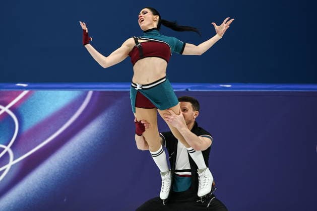 ITALY, MILAN - FEBRUARY 6, 2026: Ice dancers Charlene Guignard (front) and Marco Fabbri of Italy perform their rhythm dance during the team Figure skating, Eiskunstlauf event at Milano Ice Skating Arena as part of the 2026 Winter Olympic Games, Olympische Spiele, Olympia, OS Mikhail Tereshchenko TASS  88278610