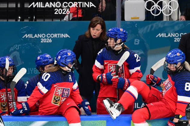 Coach of Czech Team Carla MacLeod instructs her players during women s Ice hockey, Eishockey match of Group A: Czechia vs Switzerland, at the Milano Cortina 2026 Winter Olympic Games, Olympische Spiele, Olympia, OS in Milan, Italy, on February 6, 2026. (CTKxPhoto MichalxKamaryt) CTKPhotoP2026020606899  CTKPhotoP2026020606899