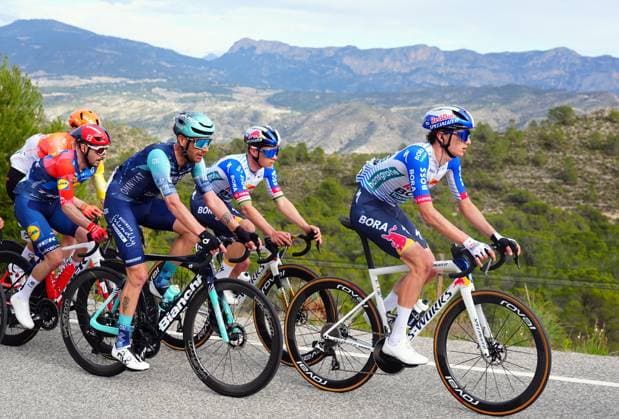Belgian Remco Evenepoel of Red Bull-BORA-hansgrohe (C) and Italian Giovanni Aleotti of Red Bull-BORA-hansgrohe (r) pictured in action during stage 3 of the 2026 Volta Comunitat Valenciana, Tour of Valencia cycling race, a race from Orihuela to San Vicente del Raspeig (158,2 km), on Friday 06 February 2026 in Spain. The race takes place from 4 to 8 February and runs through the three provinces of the Valencian Community. JOMAxGARCIA  x161525004x