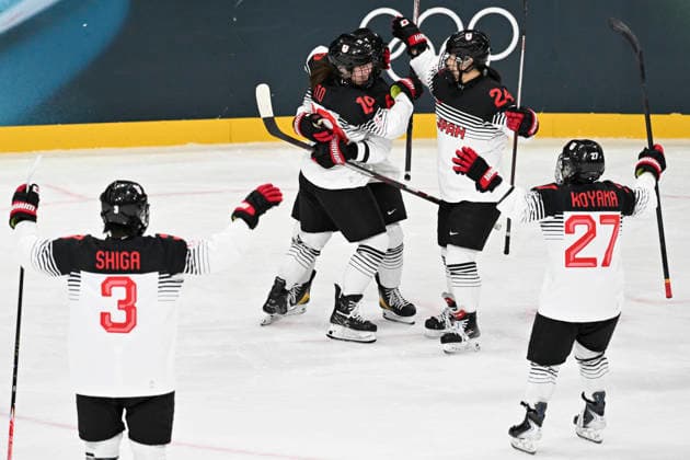 The Japan team celebrates the M. Ito (Japan) 1-2 score, Ice hockey, Eishockey - Women Prelim.Round Group B FRA 2 - 3 JPN (France 2- 3 Japan) at the Milano Ice Hockey Park during the Milano Cortina 2026 Olympic Winter games, Winterspiele,Spiele, Summer games 07 February 2026, Milan, Italy. Noxthirdxpartyxsales  aflo_318694694