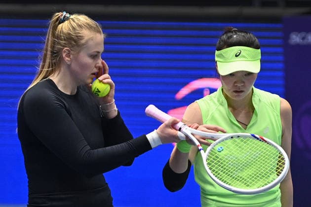 L-R Madeleine Brooks (UK) and Shuo Feng (CHN) in the match against Sabrina Santamari (USA) and Anastasia Detiucova (CZE) within the WTA, Tennis Damen women s tennis tournament Ostrava Open in Ostrava, Czech Republic, February 6, 2026. (CTKxPhoto JaroslavxOzana) CTKPhotoP2026020607579  CTKPhotoP2026020607579