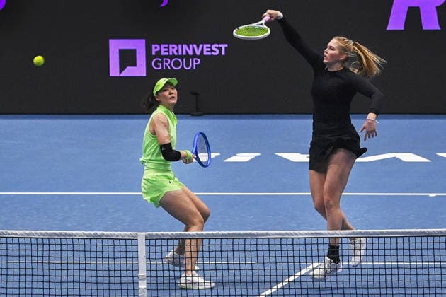 L-R Shuo Feng (CHN) and Madeleine Brooks (UK) in action during the match against Sabrina Santamari (USA) and Anastasia Detiucova (CZE) within the WTA, Tennis Damen women s tennis tournament Ostrava Open in Ostrava, Czech Republic, February 6, 2026. (CTKxPhoto JaroslavxOzana) CTKPhotoP2026020607680  CTKPhotoP2026020607680