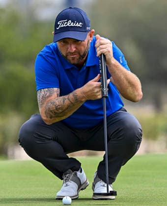 QATAR MASTERS 2026- SECOND ROUND Andy Sullivan of England lines up a shot at the 5th green during second round of the Qatar Masters 2026 golf tournament at the Doha Golf Club on February 06, 2026. DOHA Qatar Copyright: xNOUSHADx