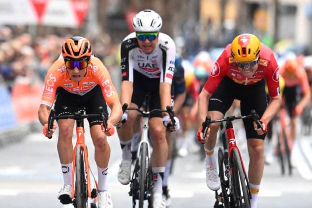 Tour of Valencia 2026 Stage 3 SAN VINCENT DEL RASPEIG, SPAIN - FEBRUARY 06 : August Andrew (USA) of INEOS Grenadiers wins the sprint, second place for Holter Adne (NOR) of Uno-X Mobility, third place for Vermeersch Florian (BEL) of UAE Team Emirates - XRG during stage 3 of the 77th edition of Volta a la Comunitat Valenciana an UCI ProSeries 2.Pro cycling road race stage for Men Elite of 158.2 km with start in Orihuela and finish in San Vincent Del Raspeig on February 6, 2026 in San Vincent Del Raspeig, Spain, 06 02 2026 San Vincent Del Raspeig Spain  Copyright: xVincentxKalutx