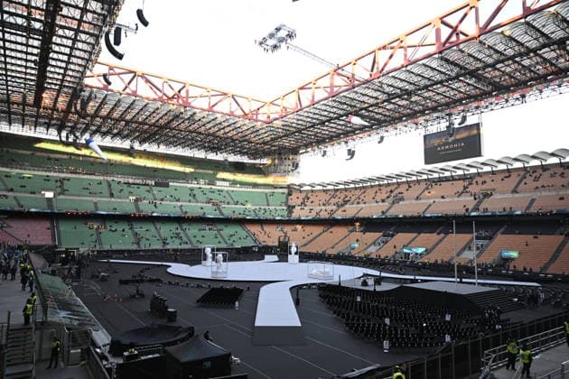 MILANO, ITALIEN 20260206 Inför OS-invigningen pa San Siro i Milano under OS i Milano Cortina. *** Bilden ingar i SPORTPAKET. För övriga BETALBILD ** MILANO ITALIEN x10070x *** MILANO, ITALY 20260206 Before the opening ceremony of the Olympic Games at the San Siro in Milan during the Olympic Games in Milan Cortina The picture is included in the SPORT PACKAGE For others PAY PICTURE MILANO ITALY x10070x  Copyright: xJessicaxGow TTx OS 2026 INVIGNING MILANO