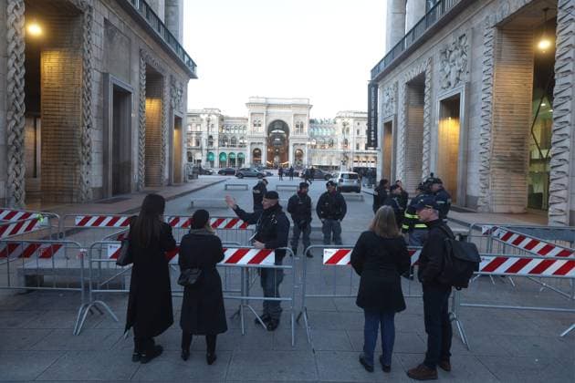 Milano blindata per l arrivo delle Istituzioni a Palazzo Reale. Palazzo Reale di Milano e al centro della scena istituzionale, ospitando i capi di Stato, la presidente del Consiglio Meloni e il presidente della Repubblica Mattarella in occasione della cerimonia di apertura delle Olimpiadi invernali Milano Cortina 2026 06 Gennaio 2026, Milano, Italia (Foto Stefano Porta LaPresse) Milan is under lockdown for the arrival of the institutions at the Palazzo Reale. Milan s Palazzo Reale is at the center of the institutional scene, hosting heads of state, Prime Minister Meloni, and President Mattarella for the opening ceremony of the Milan-Cortina 2026 Winter Olympics. January 6, 2026, Milan, Italy (Photo Stefano Porta LaPresse)  Copyright: xStefanoxPorta LaPressex