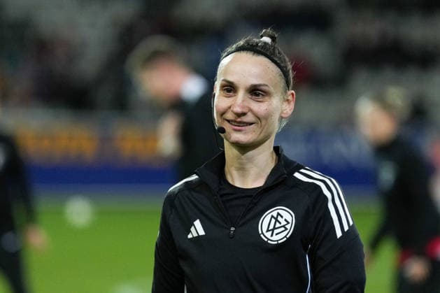 Google Pixel Womens Bundesliga SC Freiburg vs FC Bayern Munich, 06 02 2026 Naemi Breier Referee warming up Google Pixel Womens Bundesliga SC Freiburg vs FC Bayern Munich, Dreisamstadion, 06 02 2026 DFB DFL REGULATIONS PROHIBIT ANY USE OF PHOTOGRAPHS AS IMAGE SEQUENCES AND OR QUASI VIDEO Copyright: xBEAUTIFULxSPORTS Boscox